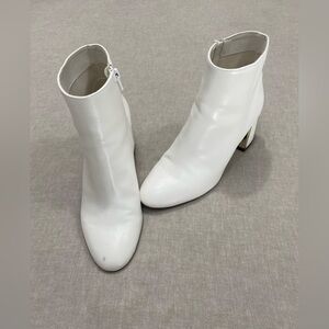 Xoxo White Block Heel Ankle Boots Women’s Size 6 Almond toe Zipper Chic